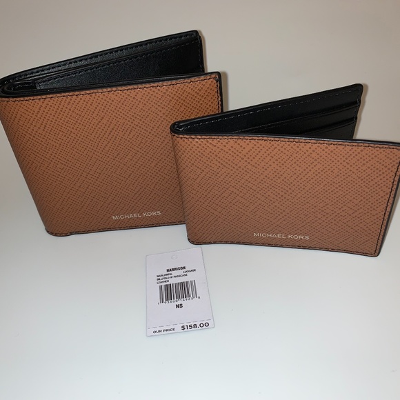 Michael Kors Harrison Leather Wallet w/Passcase - Picture 7 of 7